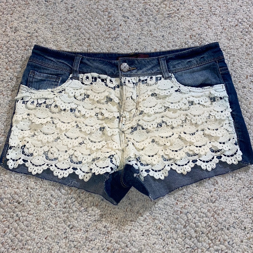 No Boundaries ladies jean shorts size 11